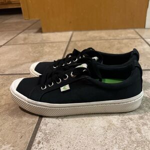 Women’s Cariuma Black Canvas Sneakers size 6 1/2